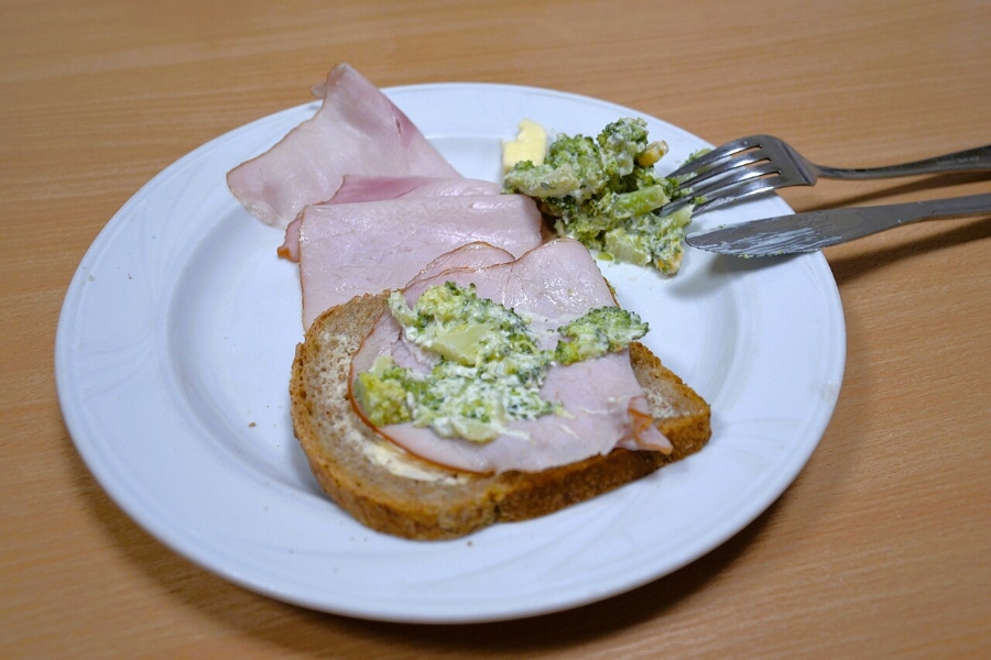 German Bread Culture: Bakeries, Loaves and Traditions 3 Plate with a sandwich and a fork, symbolizing a casual evening dining experience.