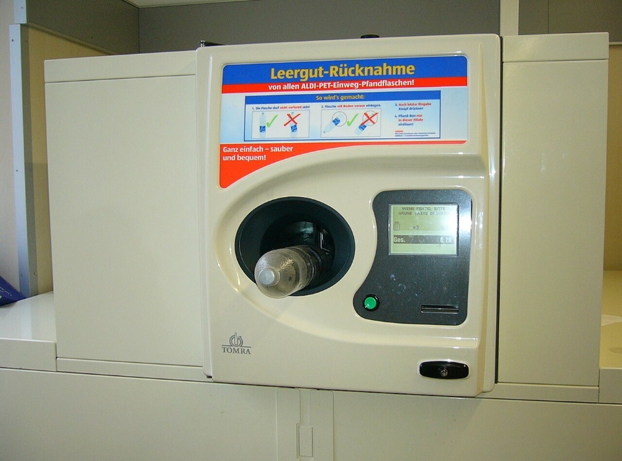 Pfand System Explained: Germany's Bottle Deposit Complete Guide 11 Aldi bottle return machine with clear signage and a user-friendly interface for recycling bottles and cans.