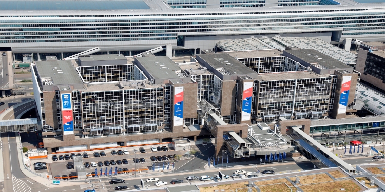 Frankfurt Airport 9 Aerial view of Frankfurt Airport showcasing its expansive structure and numerous windows.