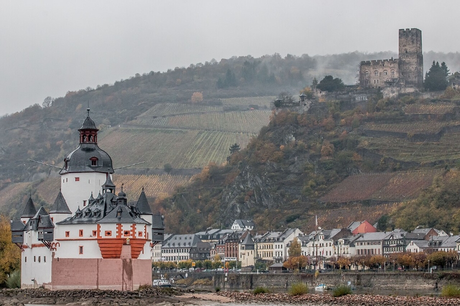 Middle Rhine Valley 3 Historic castle stands on a hill, providing a scenic view of the Rhine River in the picturesque Rhine River Gorge, Germany.