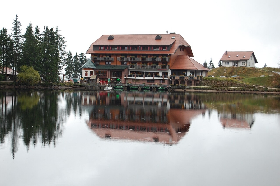 mummelsee lake germany look