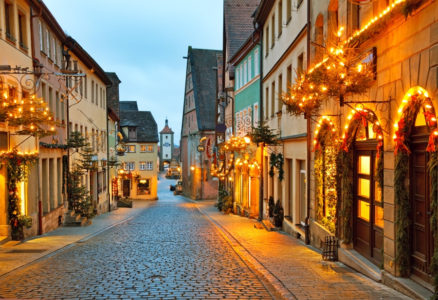 German Christmas Traditions: A Complete Guide 2 Cobblestone street adorned with festive Christmas lights in Rothenburg ob der Tauber, creating a warm holiday atmosphere.