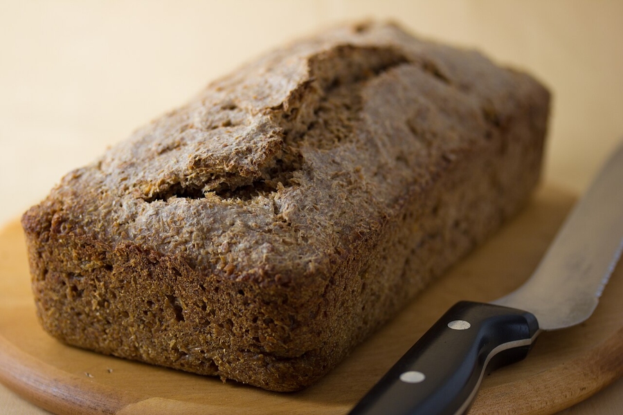 German Bread Culture: Bakeries, Loaves and Traditions 13 Freshly baked whole grain loaf displayed on a wooden cutting board, highlighting its artisanal appearance.