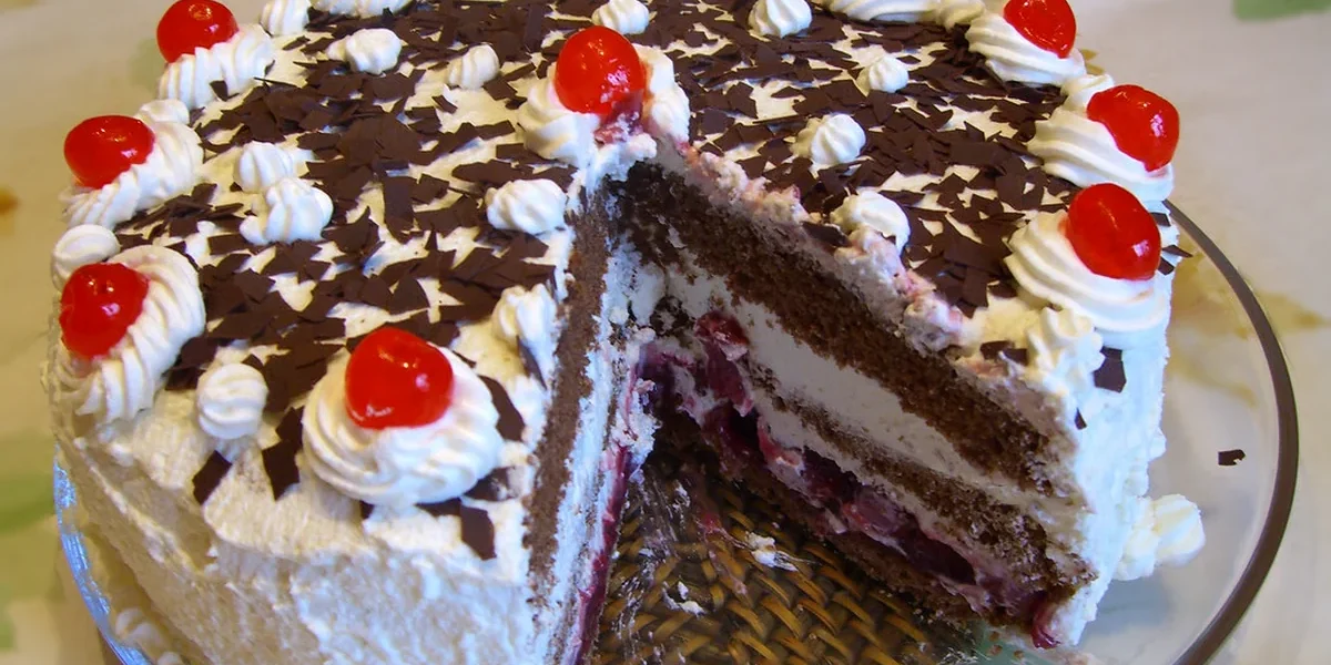 Traditional German Schwarzwälder Kirschtorte cultural tradition and heritage guide