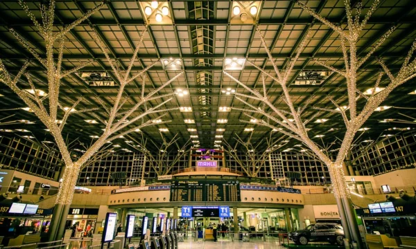 Airports 4 Terminal overview and passenger guide for Stuttgart Airport in Germany