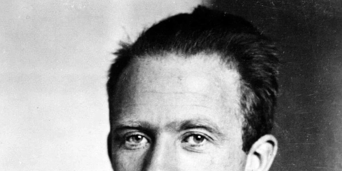 Historical portrait and legacy guide for Werner Karl Heisenberg, notable German figure